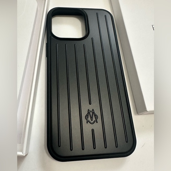 Rimowa Iphone Case Aluminum For Iphone 16 Pro - Picture 8 of 8